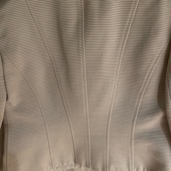 NEW VINTAGE Elegant cream VALENTINO JACKET - Picture 5 of 9